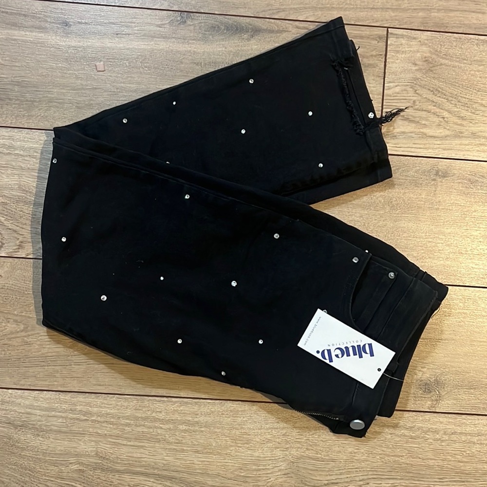 Black ankle cropped high waisted jeans embellished with rhinestone.